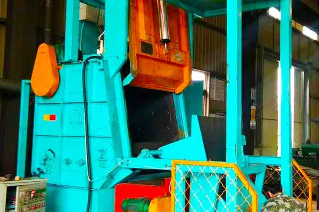 tumblast machine with rubber belt